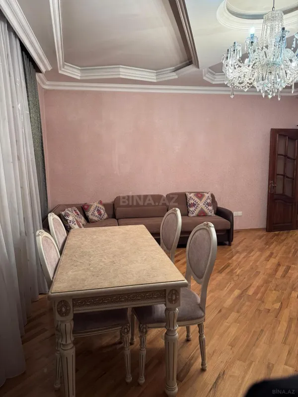 Kirayə verilir 2 otaqlı mənzil 95 m²