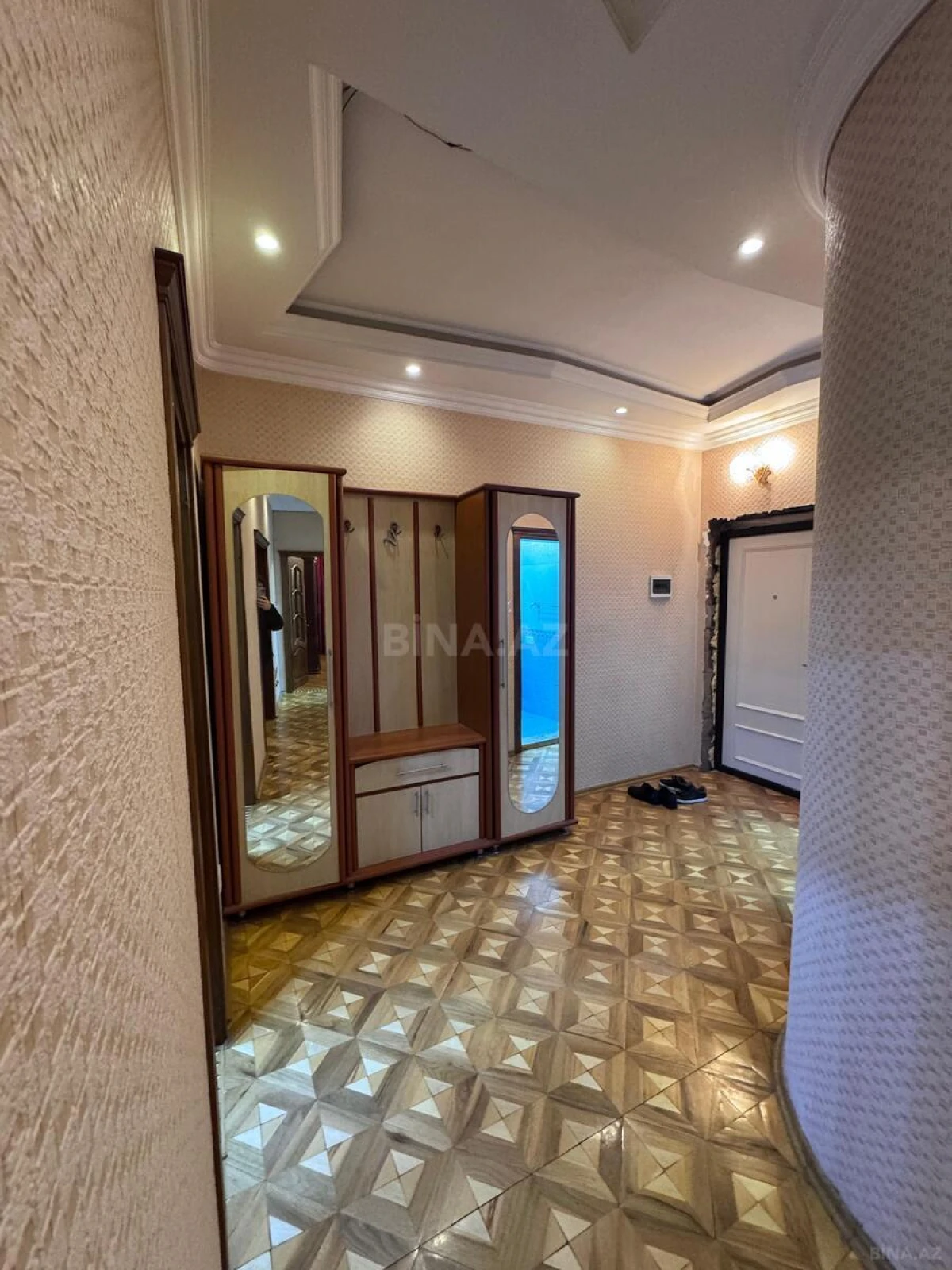 Kirayə verilir 2 otaqlı mənzil 95 m²