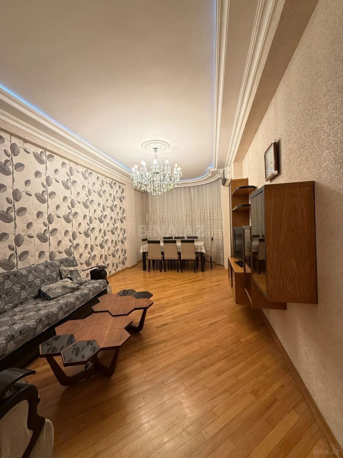 Satılır 3 otaqlı mənzil 121 m²