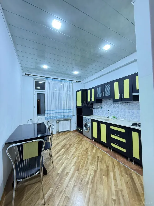 Satılır 3 otaqlı mənzil 121 m²