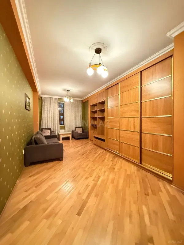 Satılır 3 otaqlı mənzil 121 m²