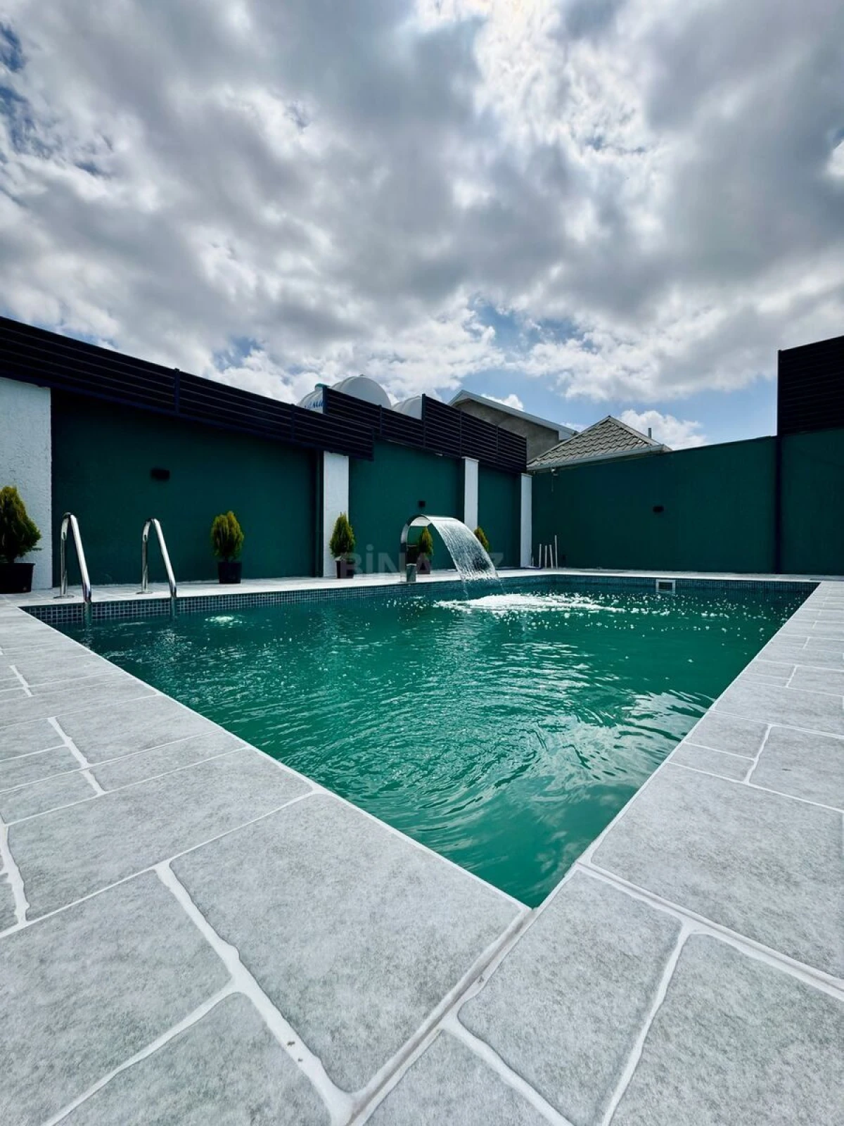 Satılır 4 otaqlı həyət evi 150 m²