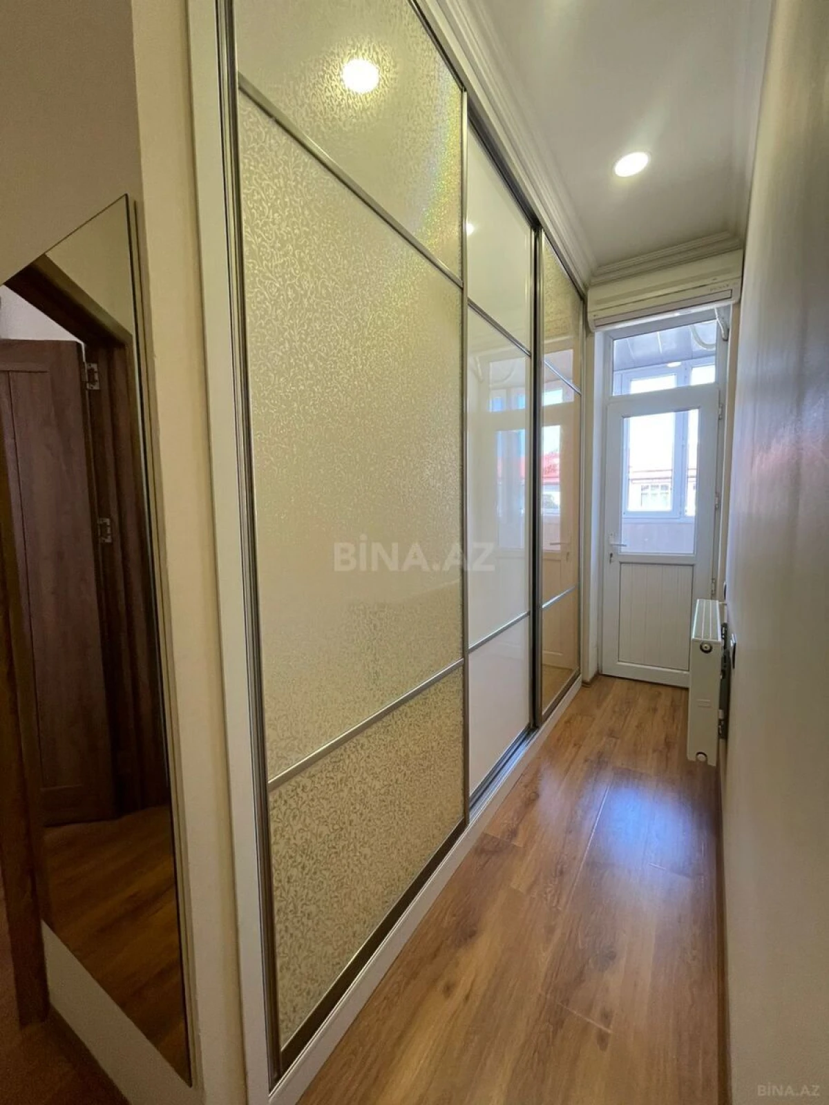 Satılır 3 otaqlı mənzil 105 m²