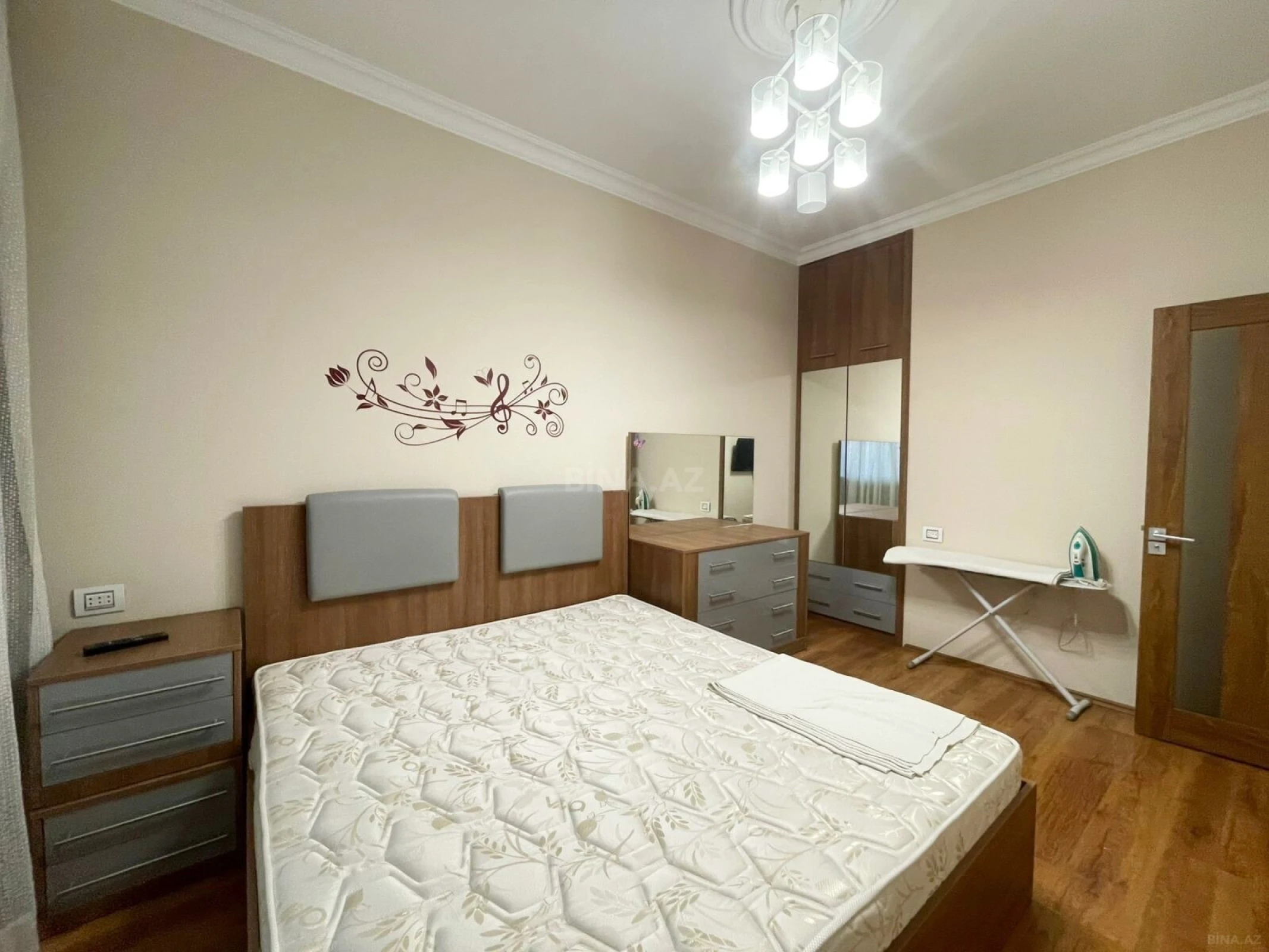 Satılır 3 otaqlı mənzil 105 m²