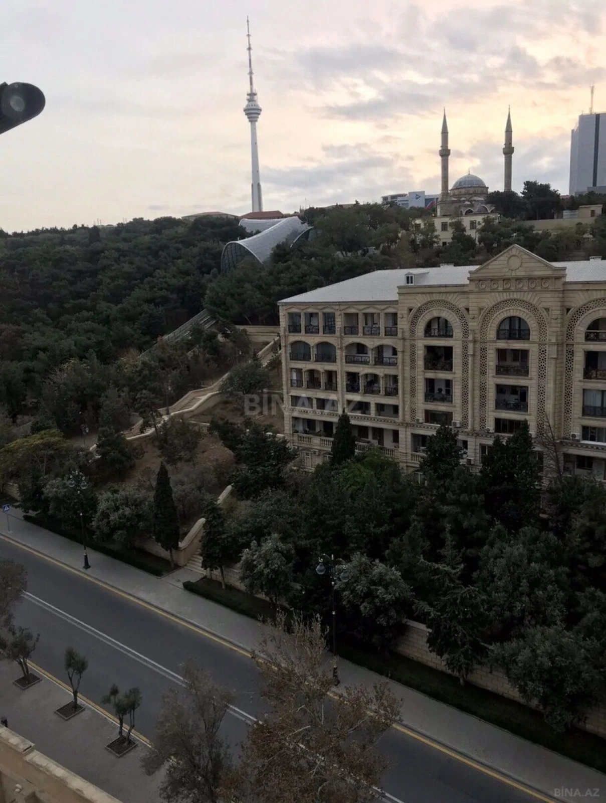 Kirayə verilir 2 otaqlı mənzil 110 m²