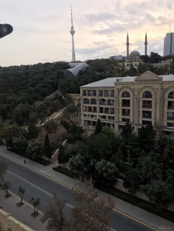 Kirayə verilir 2 otaqlı mənzil 110 m²