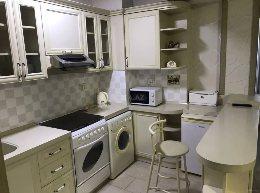 Kirayə verilir 2 otaqlı mənzil 110 m²