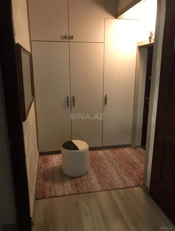 Kirayə verilir 2 otaqlı mənzil 110 m²