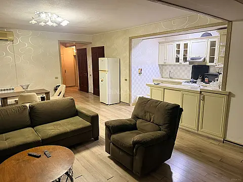 Kirayə verilir 2 otaqlı mənzil 110 m²