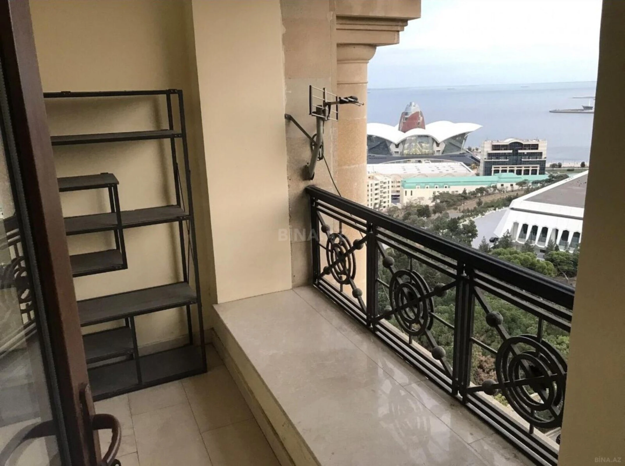 Kirayə verilir 2 otaqlı mənzil 110 m²