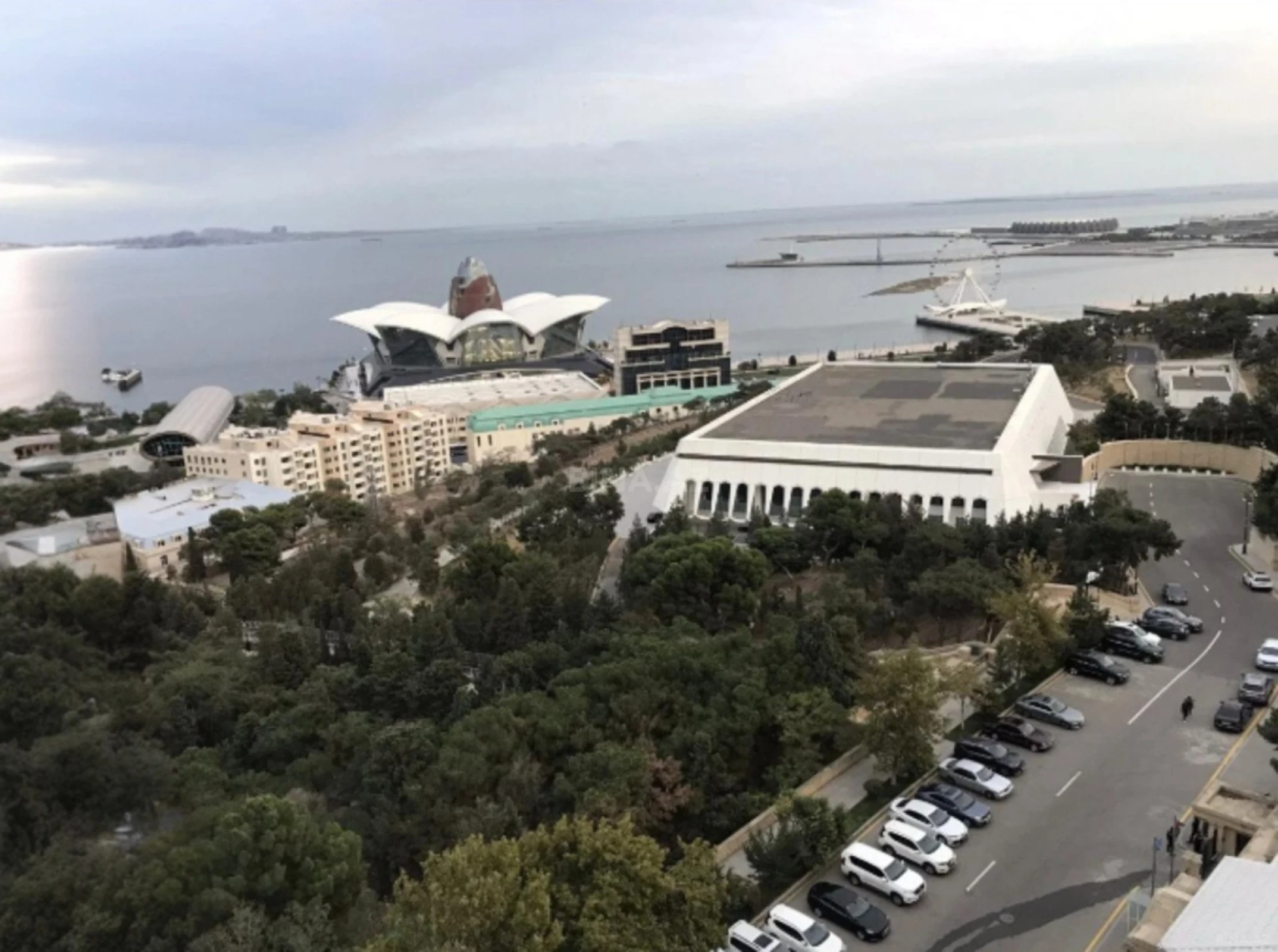 Kirayə verilir 2 otaqlı mənzil 110 m²