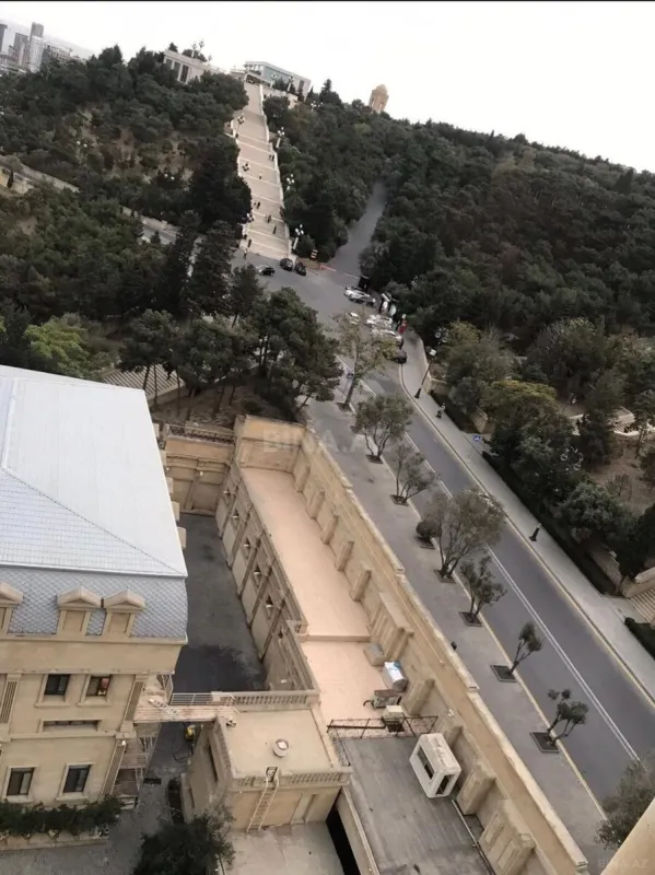 Kirayə verilir 2 otaqlı mənzil 110 m²