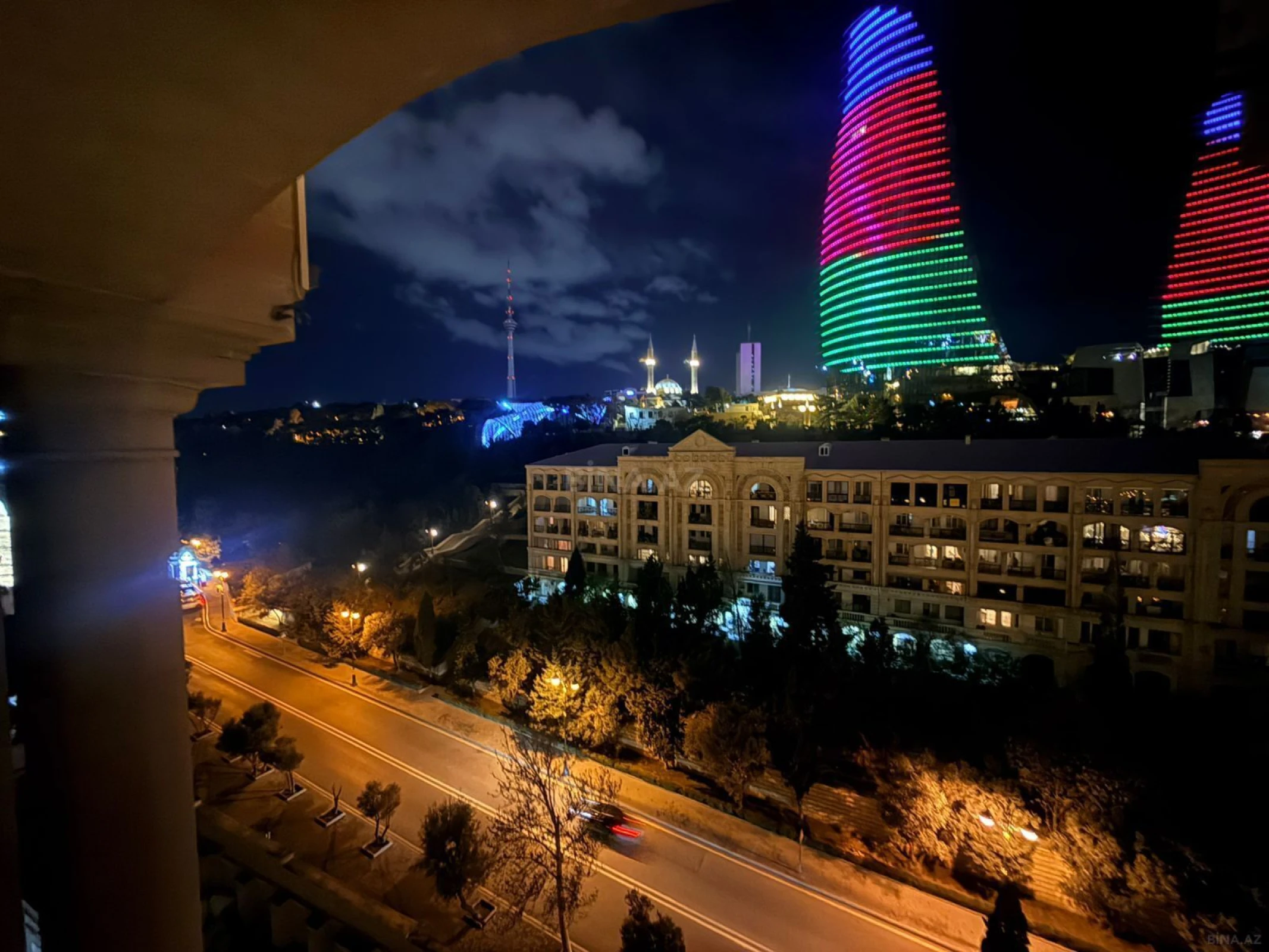 Kirayə verilir 2 otaqlı mənzil 110 m²