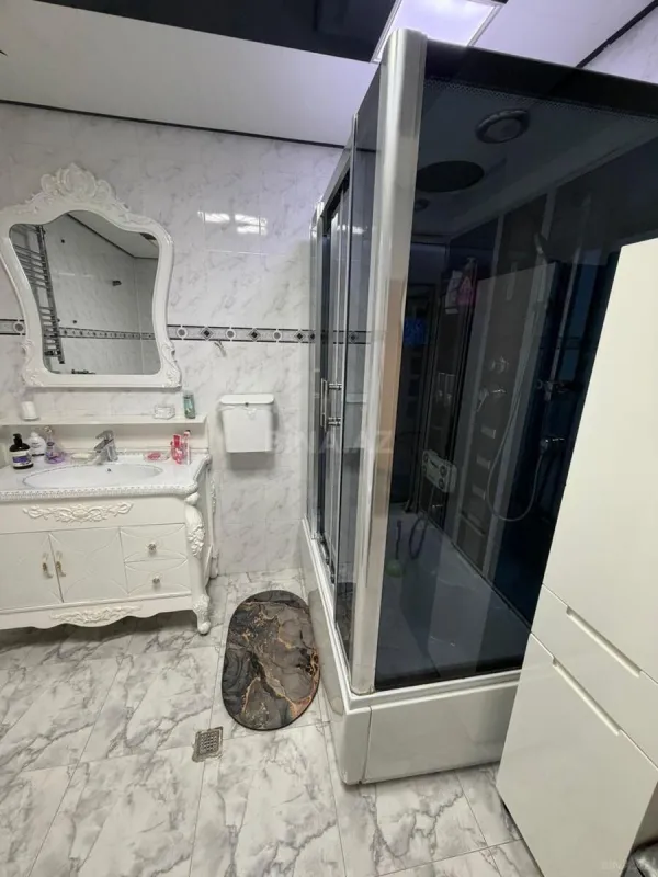 Satılır 5 otaqlı mənzil 130 m²