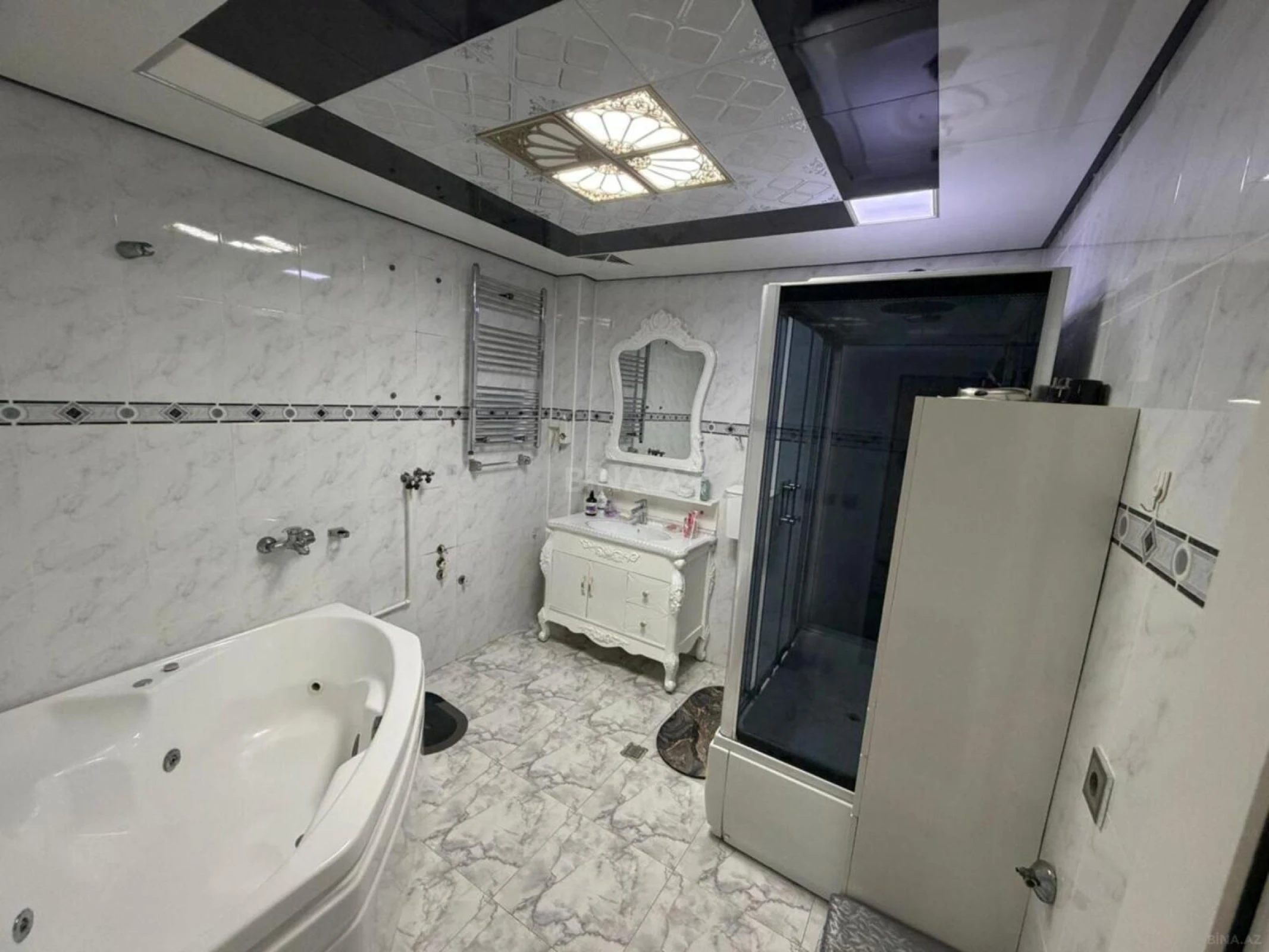 Satılır 5 otaqlı mənzil 130 m²
