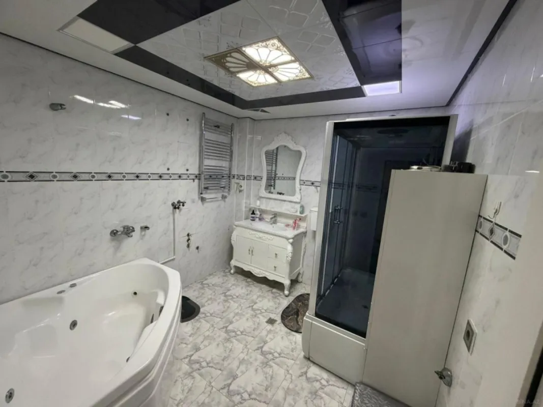 Satılır 5 otaqlı mənzil 130 m²