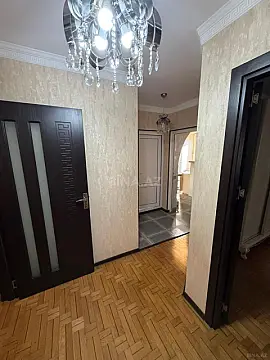 Satılır 5 otaqlı mənzil 130 m²