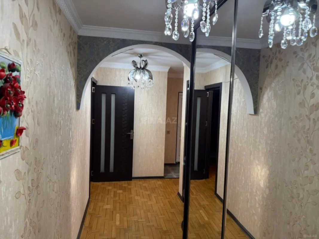 Satılır 5 otaqlı mənzil 130 m²