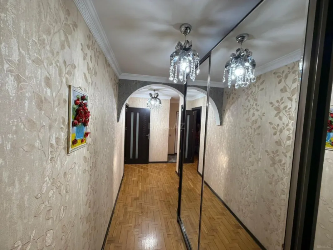 Satılır 5 otaqlı mənzil 130 m²