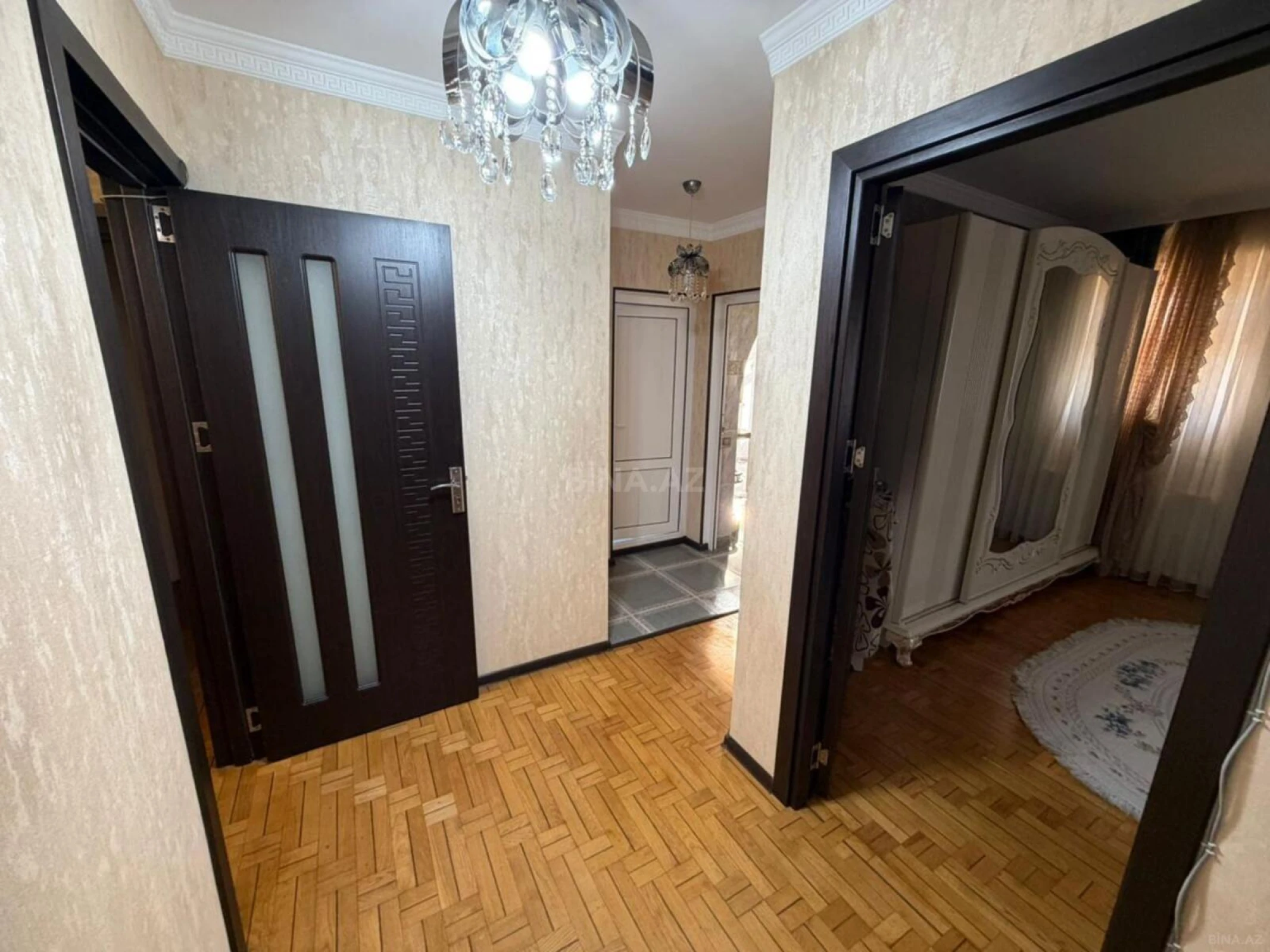 Satılır 5 otaqlı mənzil 130 m²