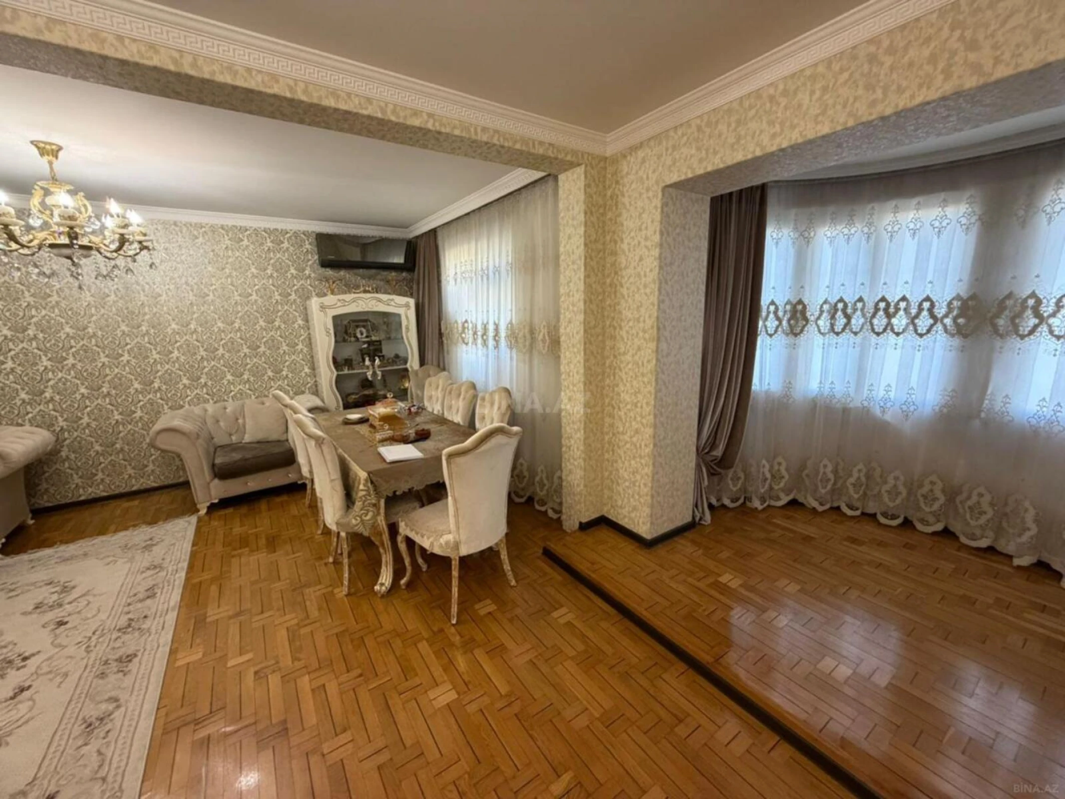 Satılır 5 otaqlı mənzil 130 m²