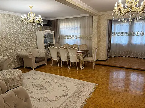 Satılır 5 otaqlı mənzil 130 m²