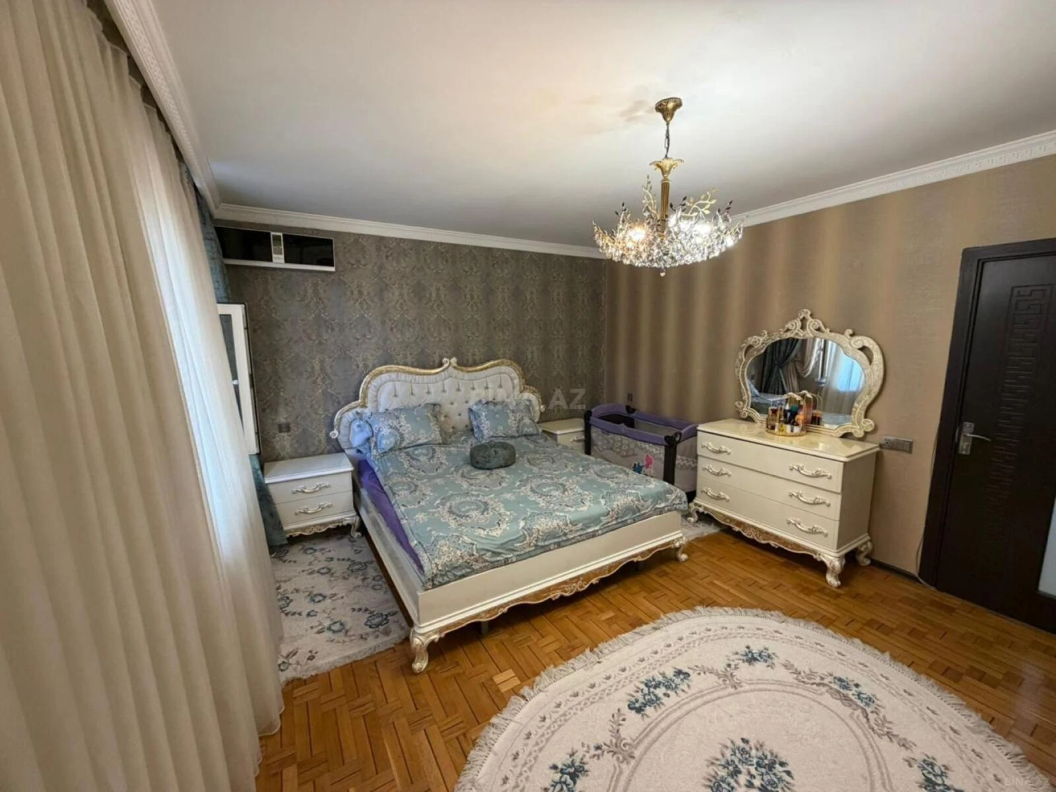 Satılır 5 otaqlı mənzil 130 m²