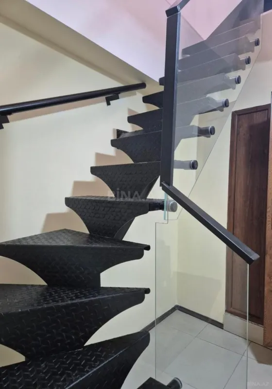 Kirayə verilir 4 otaqlı ofis 70 m²