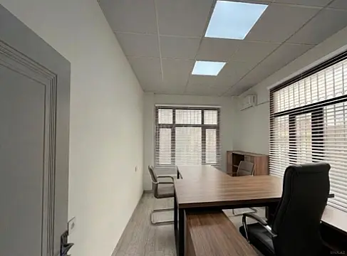 Kirayə verilir 4 otaqlı ofis 70 m²