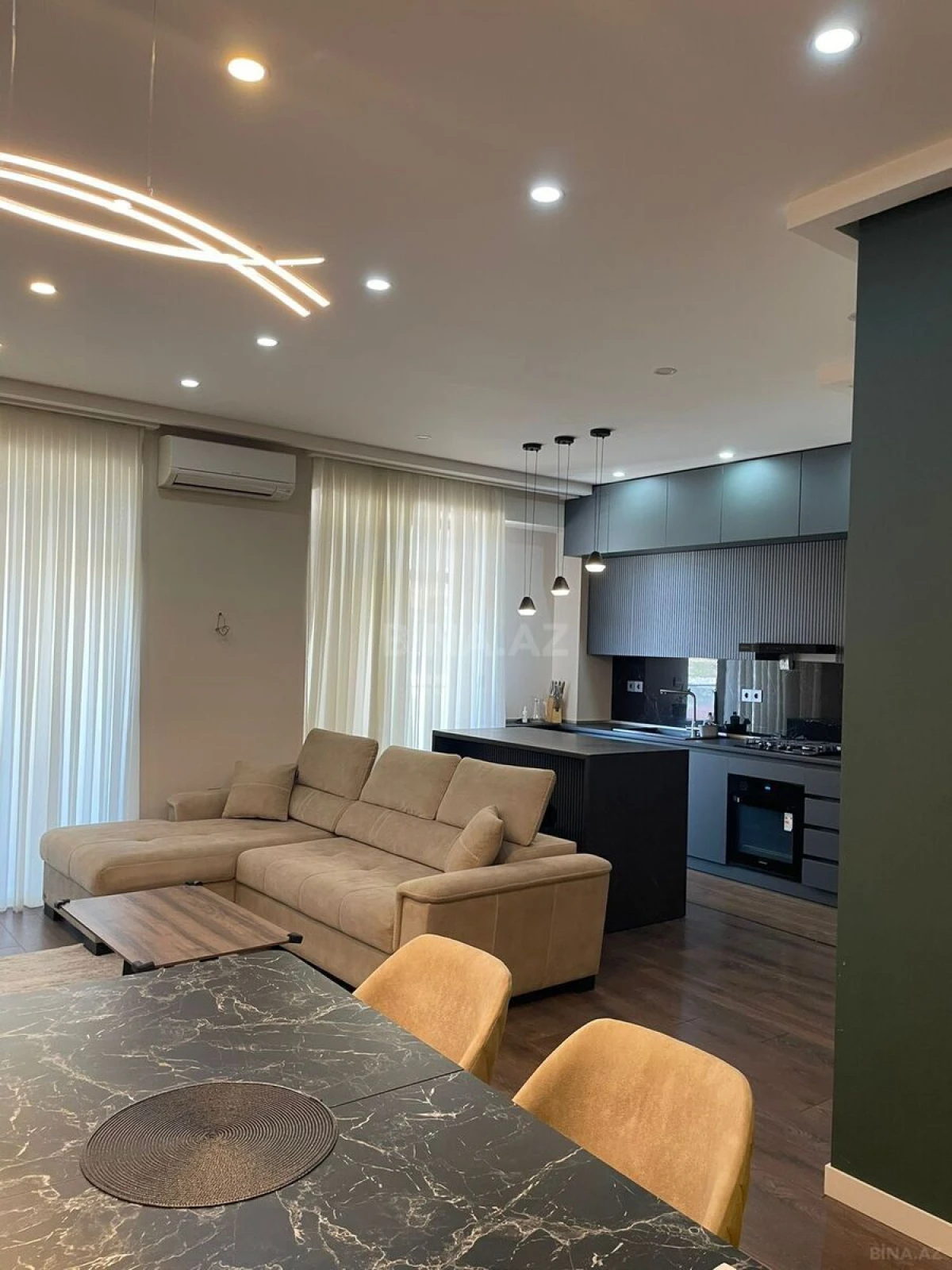 Kirayə verilir 2 otaqlı mənzil 105 m²