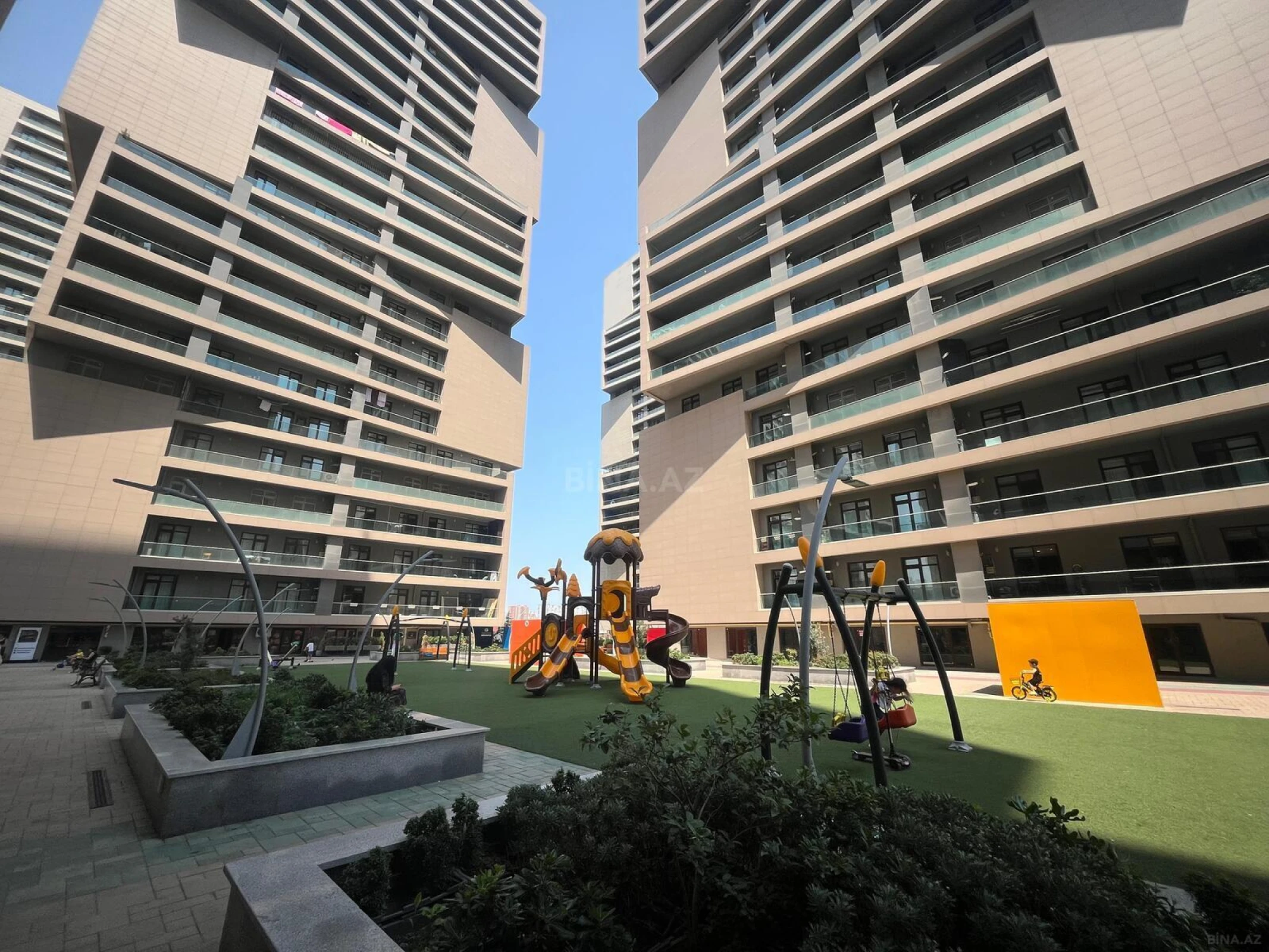 Kirayə verilir 2 otaqlı mənzil 105 m²