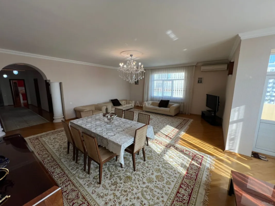 Satılır 3 otaqlı mənzil 167 m²