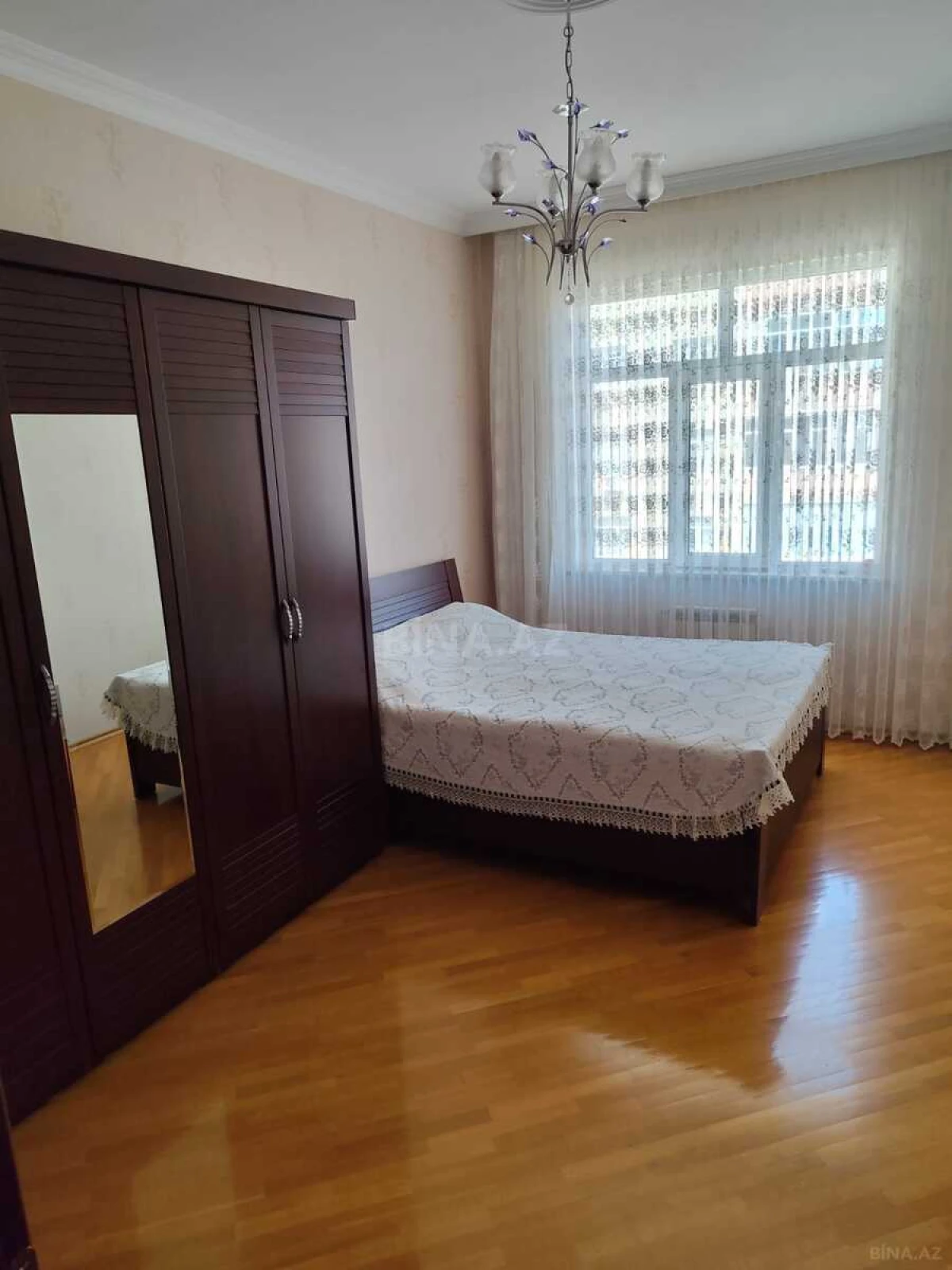 Satılır 3 otaqlı mənzil 167 m²