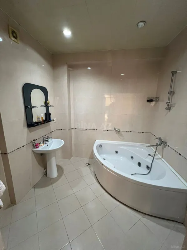 Satılır 3 otaqlı mənzil 167 m²