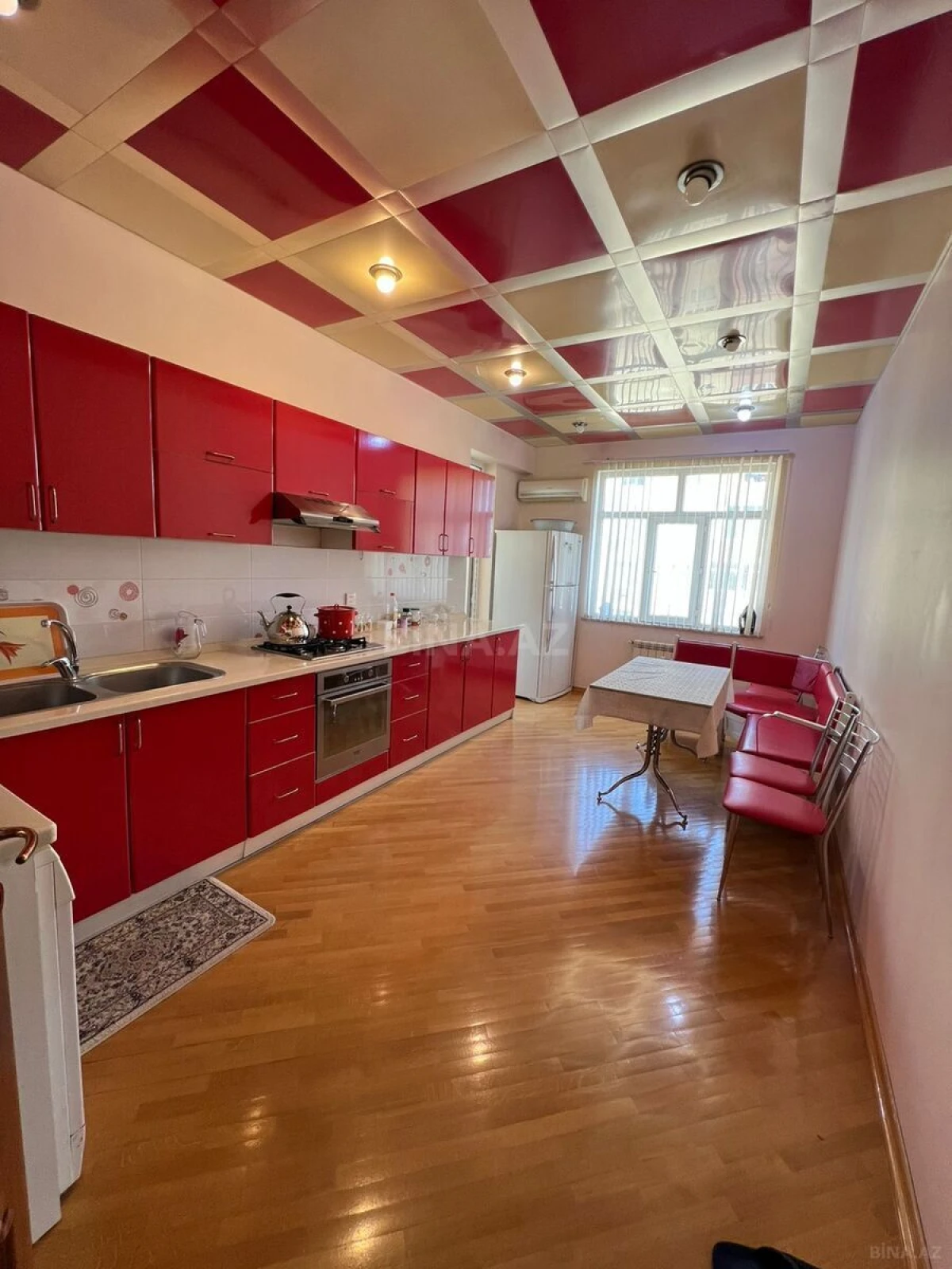 Satılır 3 otaqlı mənzil 167 m²