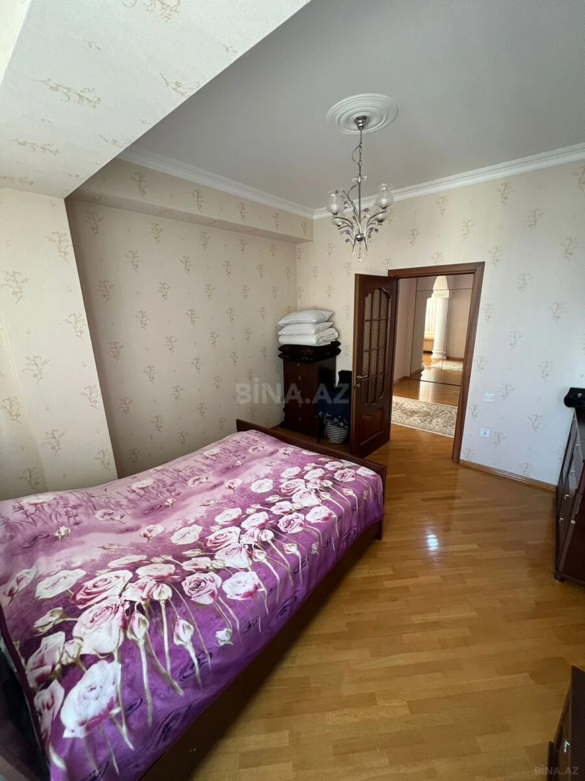 Satılır 3 otaqlı mənzil 167 m²