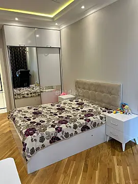 Satılır 3 otaqlı mənzil 136 m²
