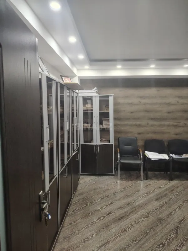 Kirayə verilir 7 otaqlı ofis 210 m²