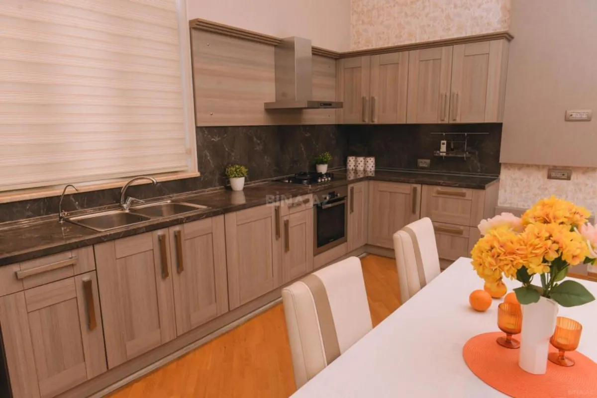 Kirayə verilir 5 otaqlı həyət evi 250 m²
