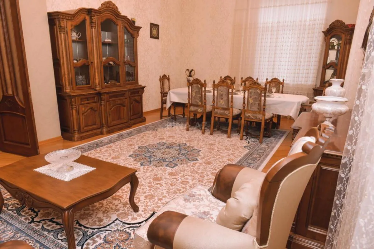 Kirayə verilir 5 otaqlı həyət evi 250 m²