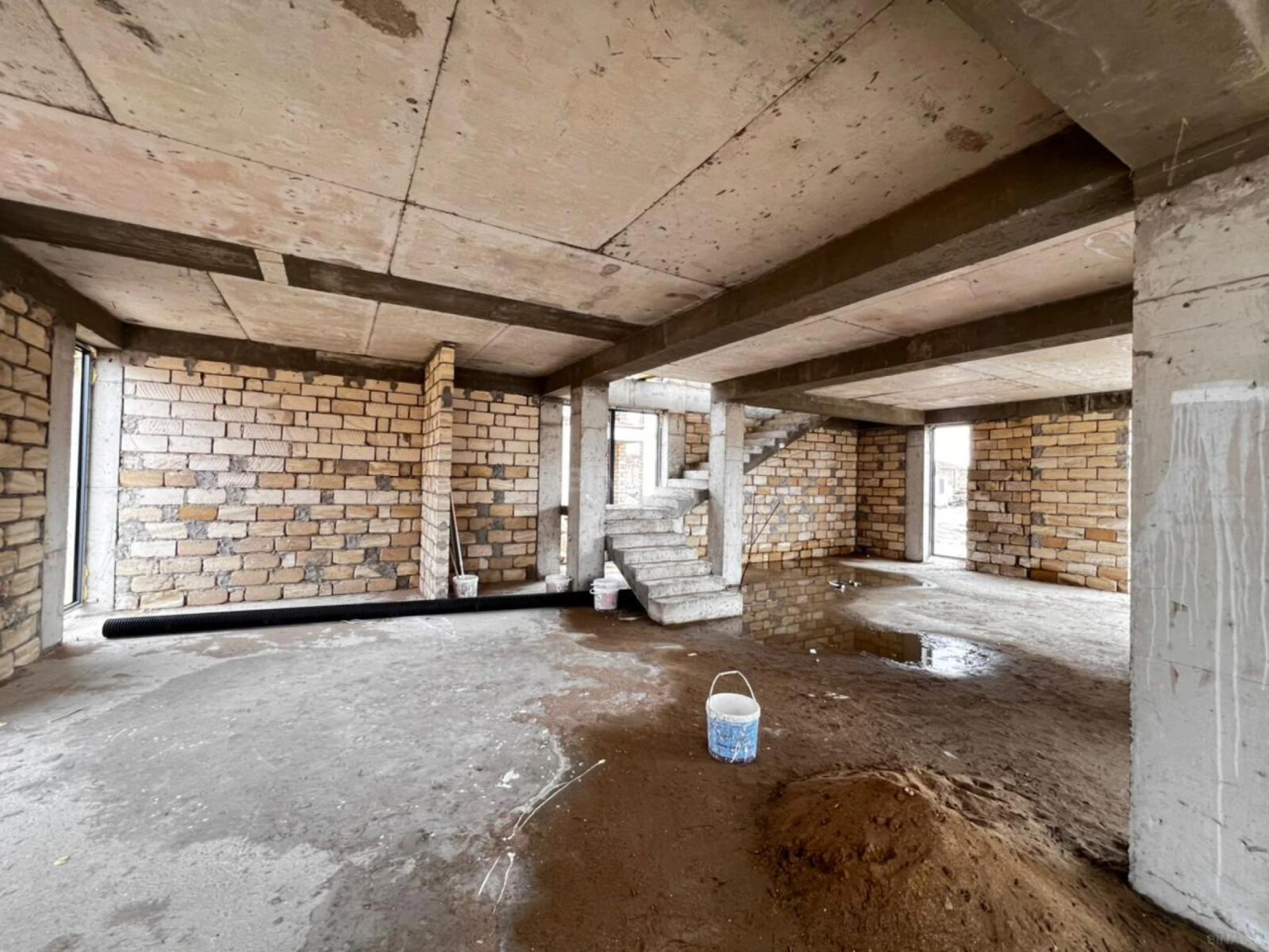 Satılır 6 otaqlı həyət evi 295 m²