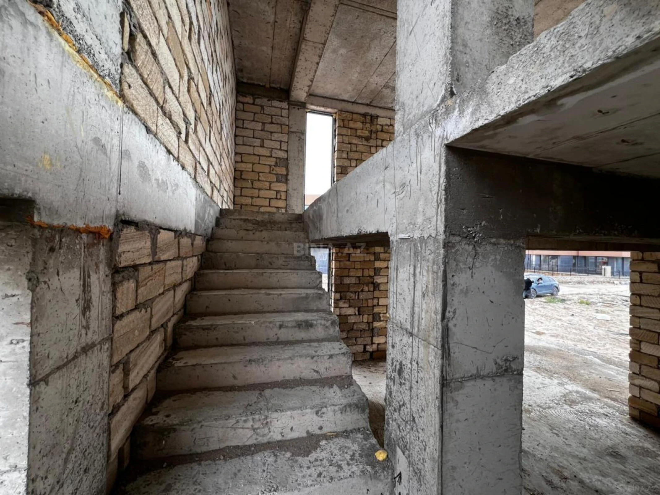 Satılır 6 otaqlı həyət evi 295 m²