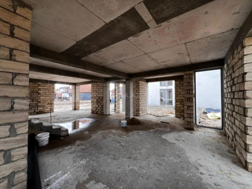 Satılır 6 otaqlı həyət evi 295 m²