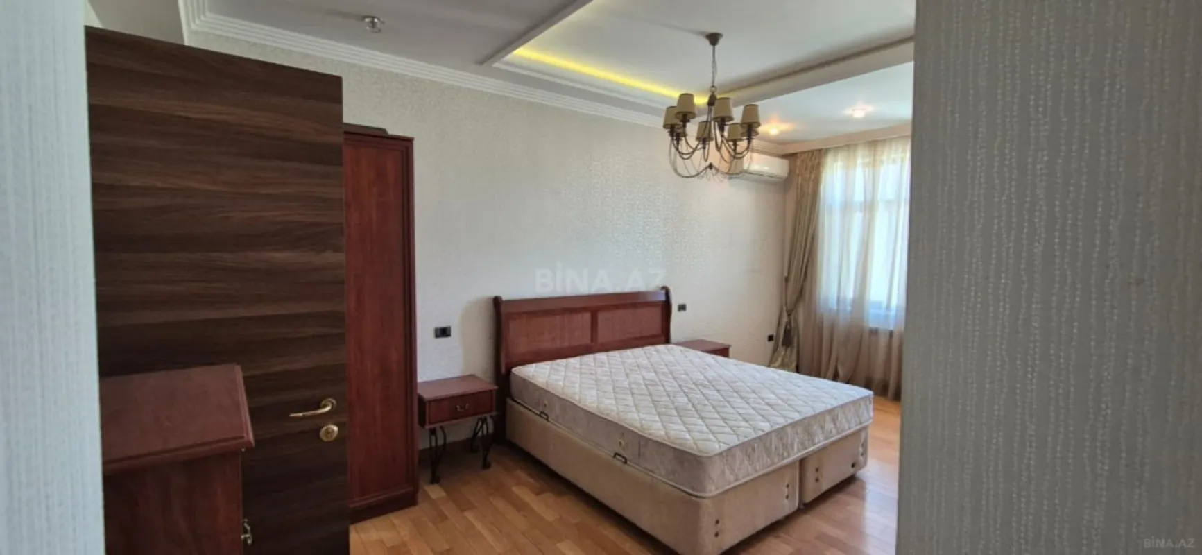 Satılır 4 otaqlı mənzil 190 m²