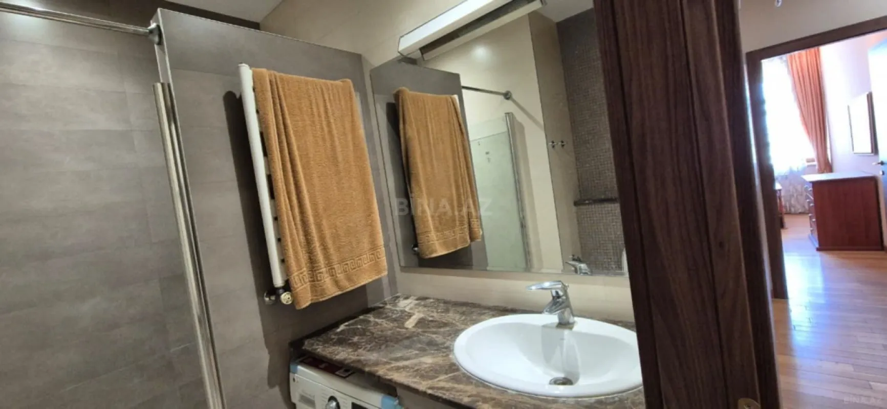 Satılır 4 otaqlı mənzil 190 m²