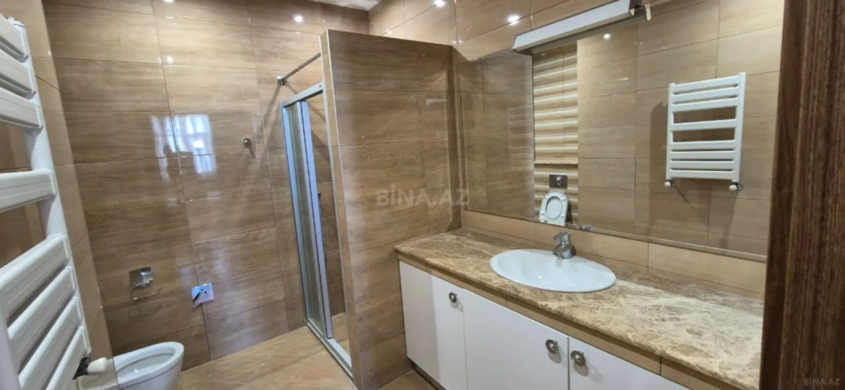 Satılır 4 otaqlı mənzil 190 m²