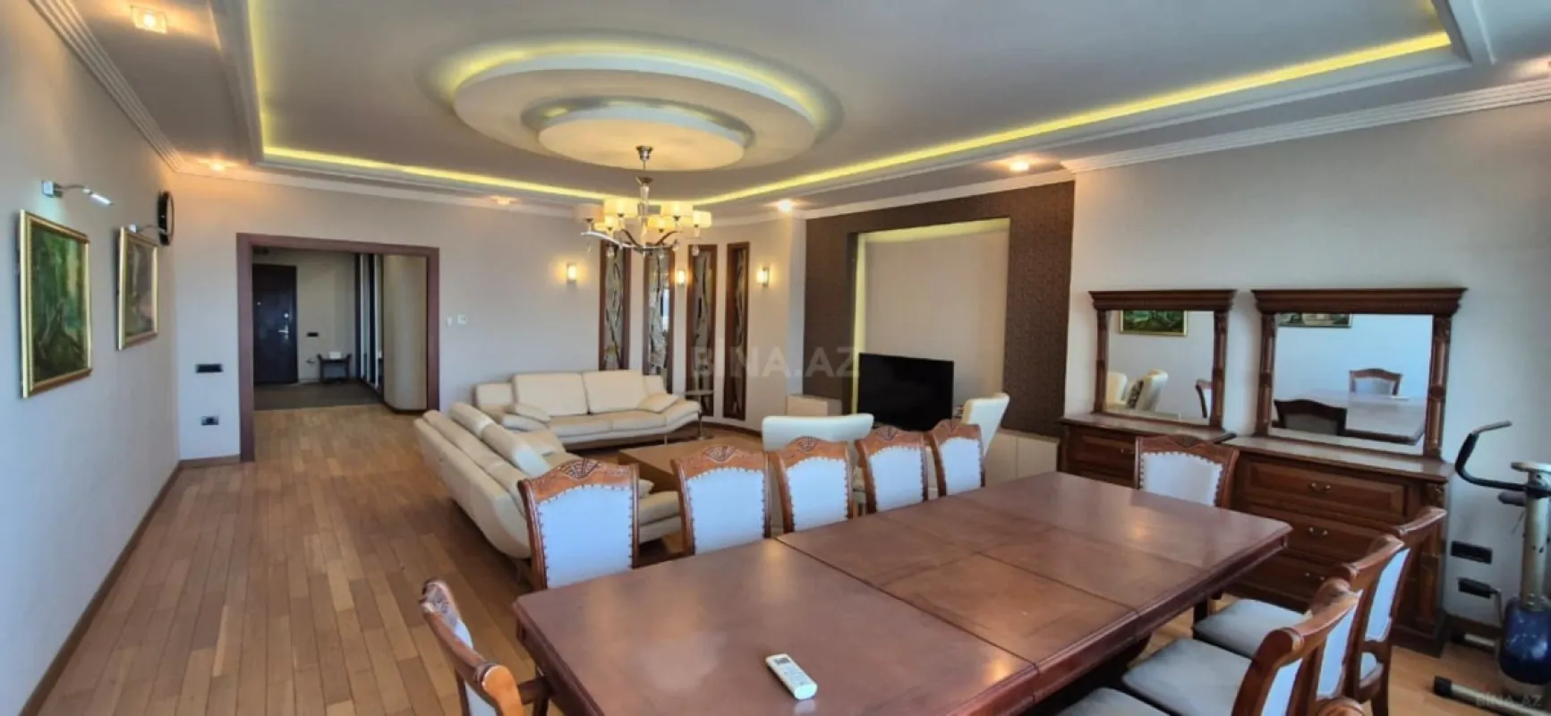 Satılır 4 otaqlı mənzil 190 m²