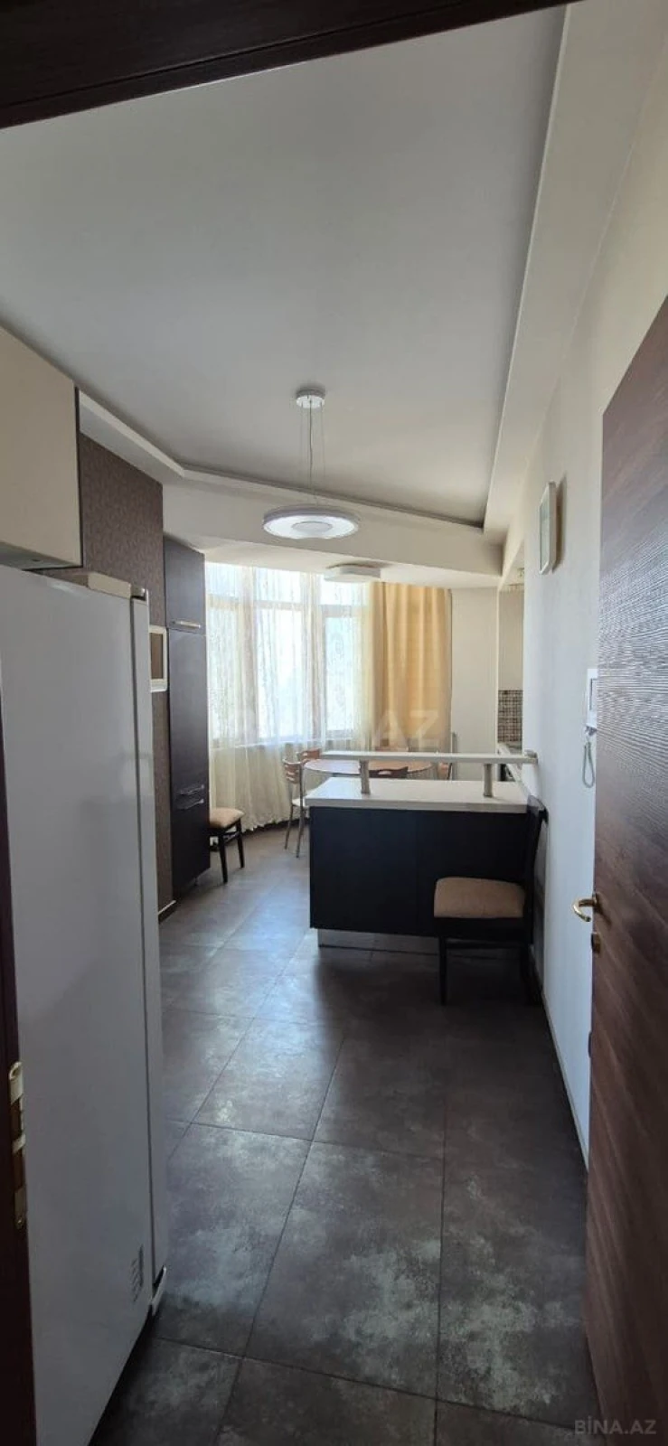 Satılır 4 otaqlı mənzil 190 m²