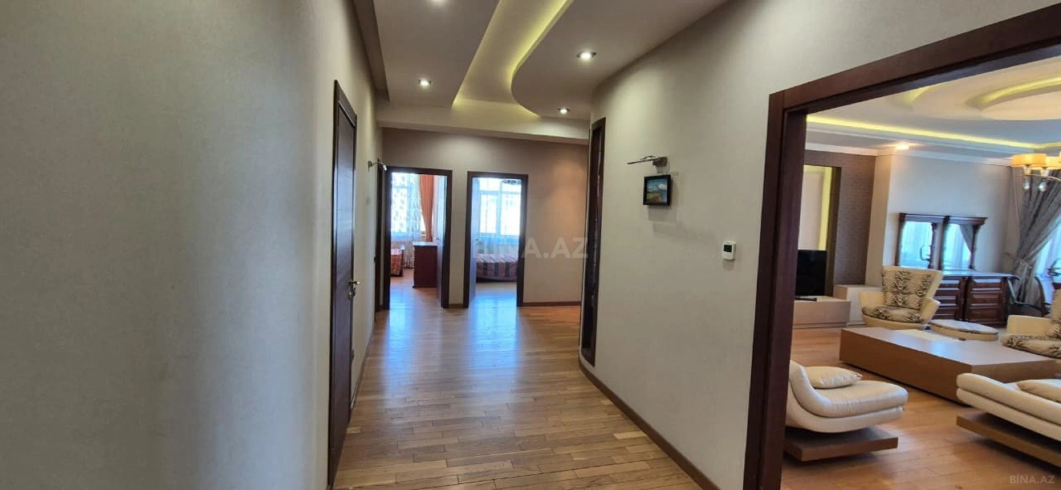 Satılır 4 otaqlı mənzil 190 m²