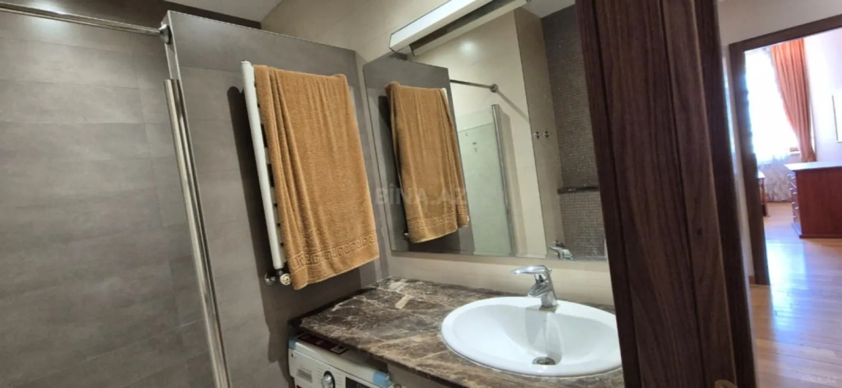 Satılır 4 otaqlı mənzil 190 m²